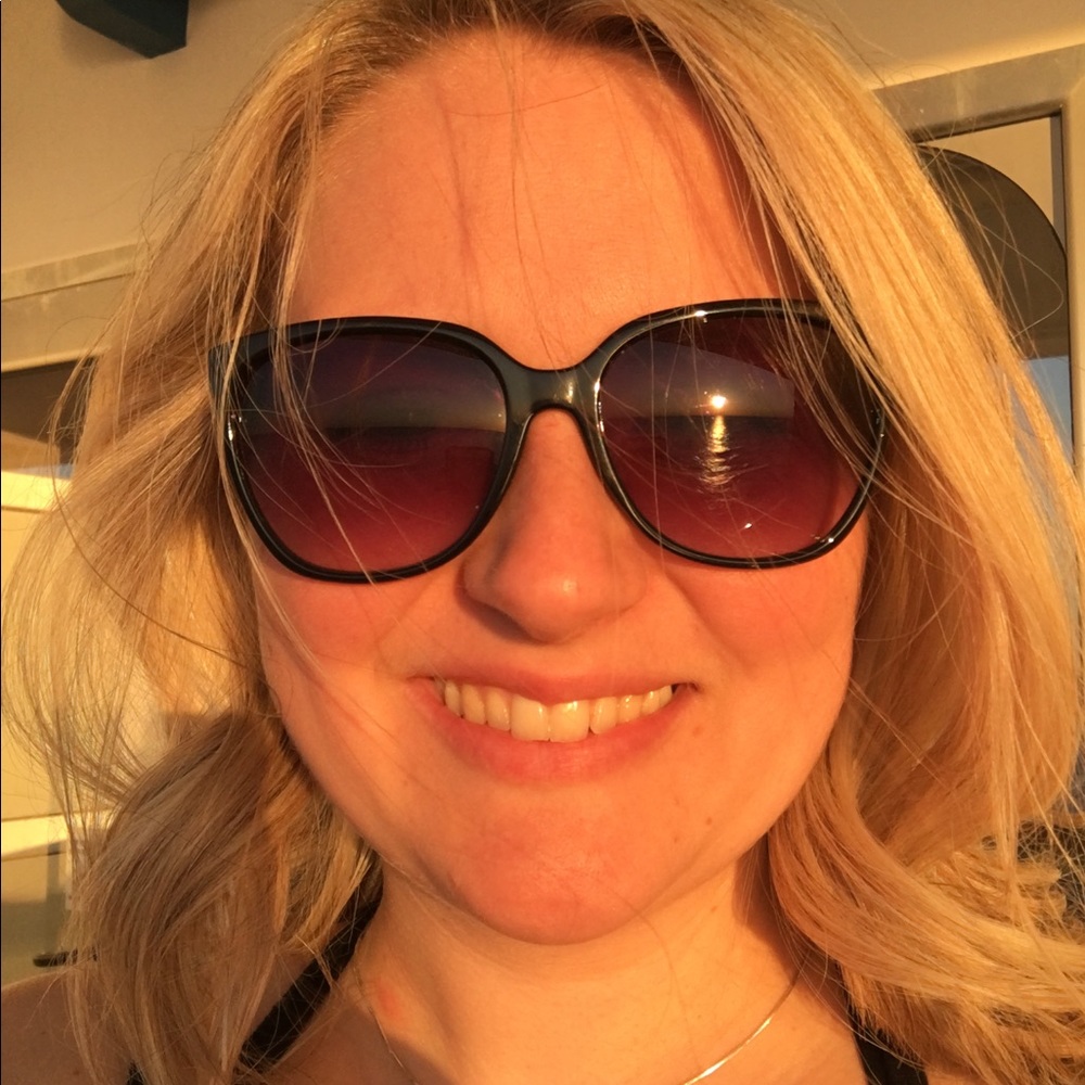 Meet your Posher, Roxanne